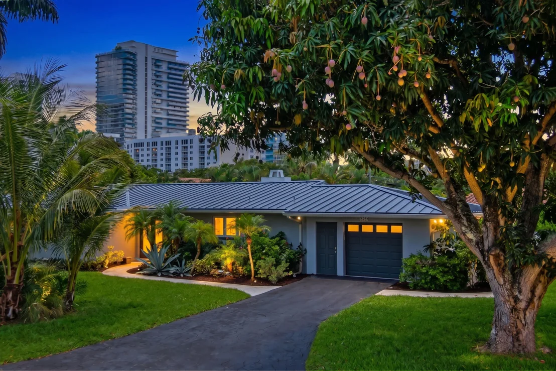 Photo of 3240 Lakeview Drive