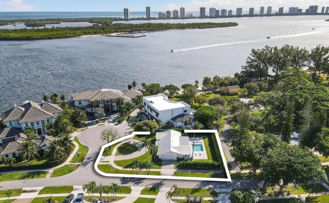 Photo of 700 Lakeside Circle