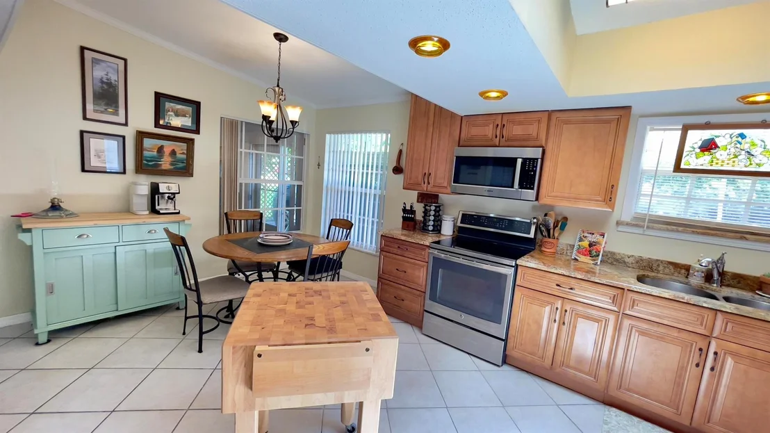 Photo of 886 Schumann Drive