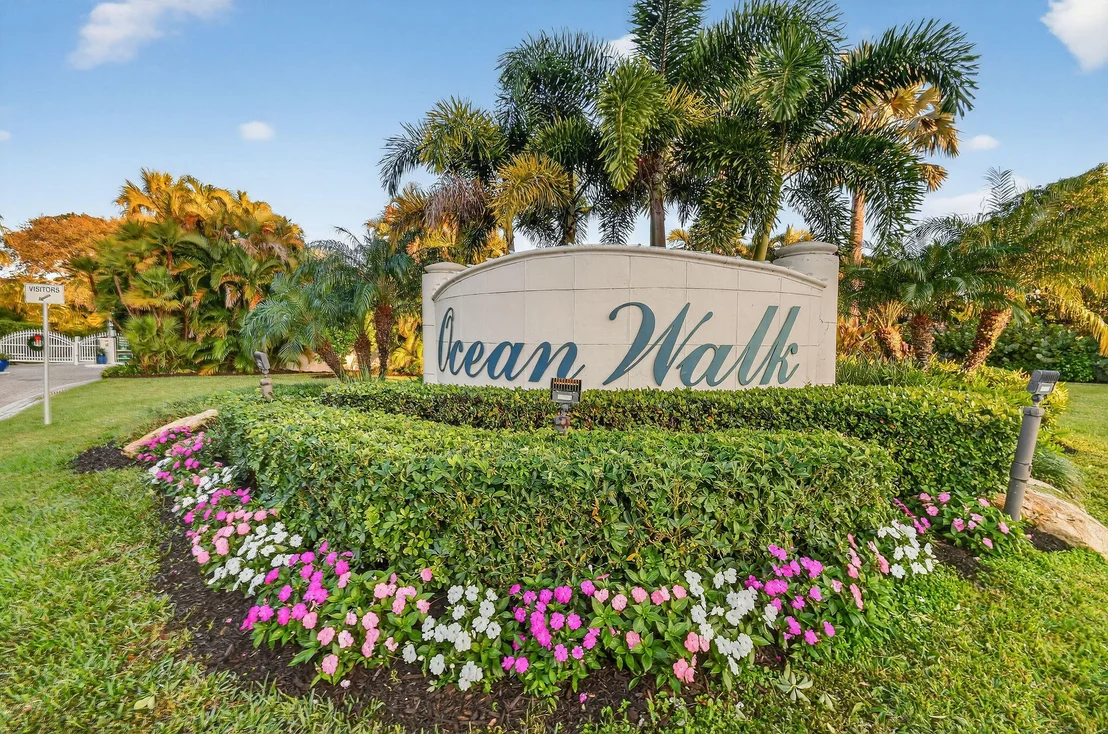 Photo of 105 W Tarpon Lane