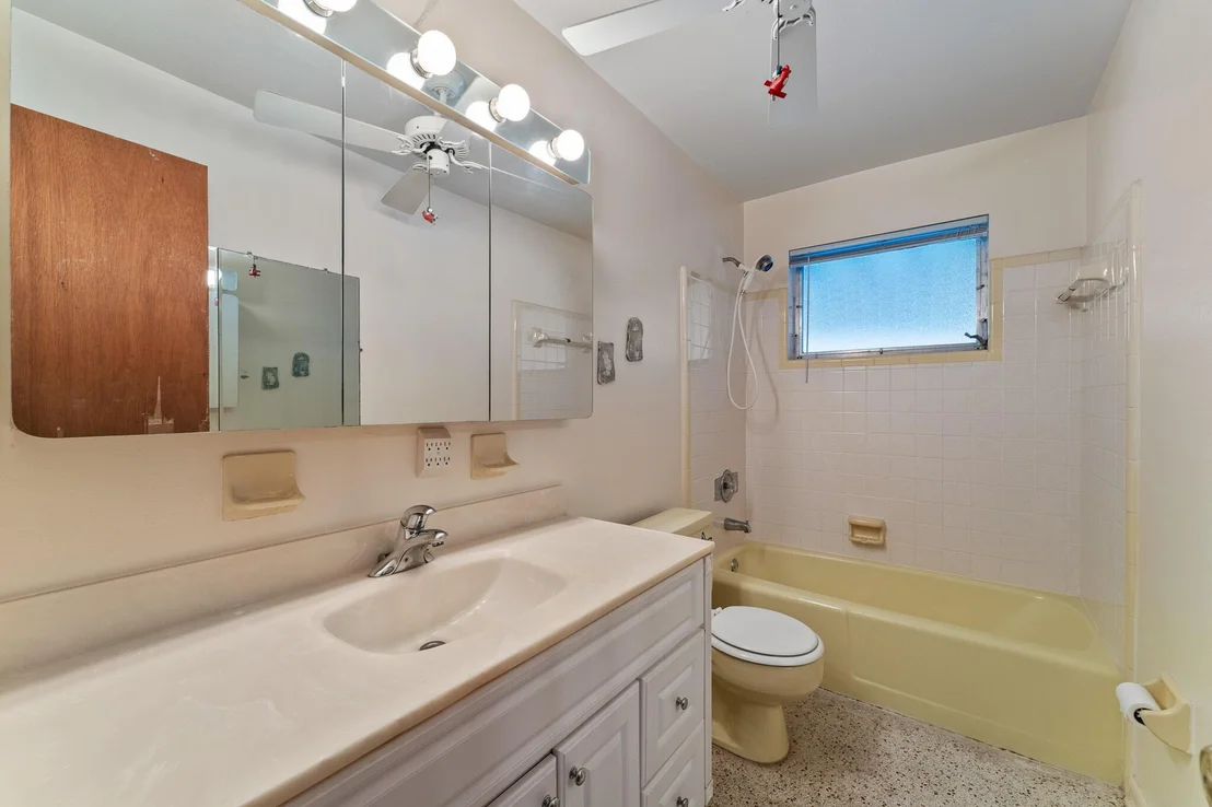 Photo of 1121 NW 15th Terrace
