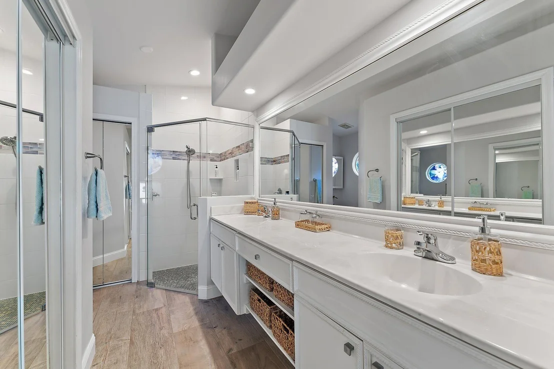 Photo of 6310 Leslie Street