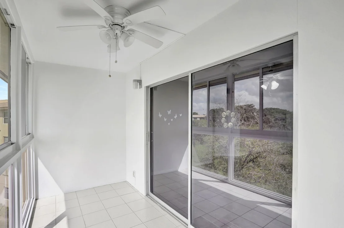 Photo of Unit D4 at 1602 Abaco Drive