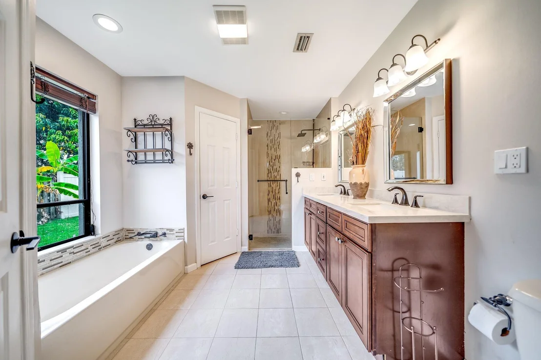 Photo of 574 Juniper Place