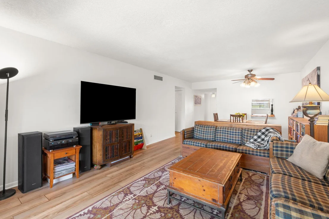 Photo of Unit 3021 at 3000 Riverside Drive