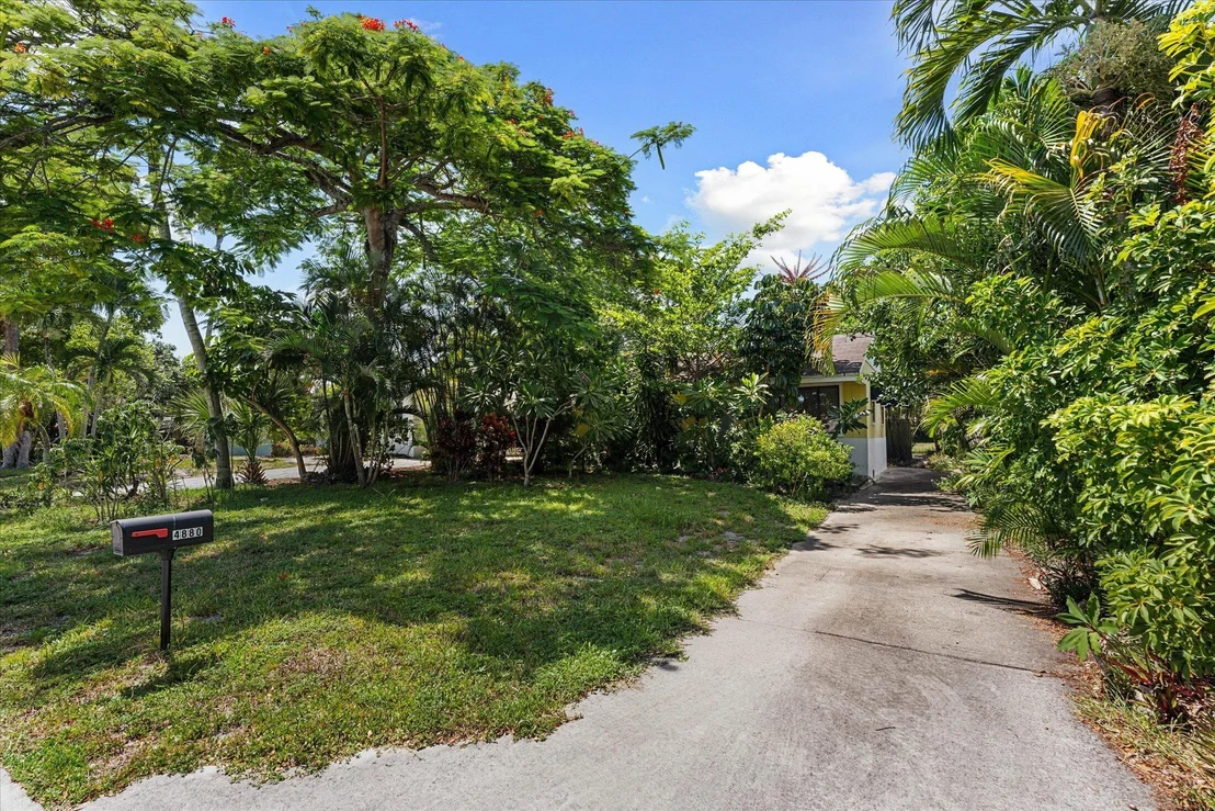 Photo of 4880 LINCOLN Road