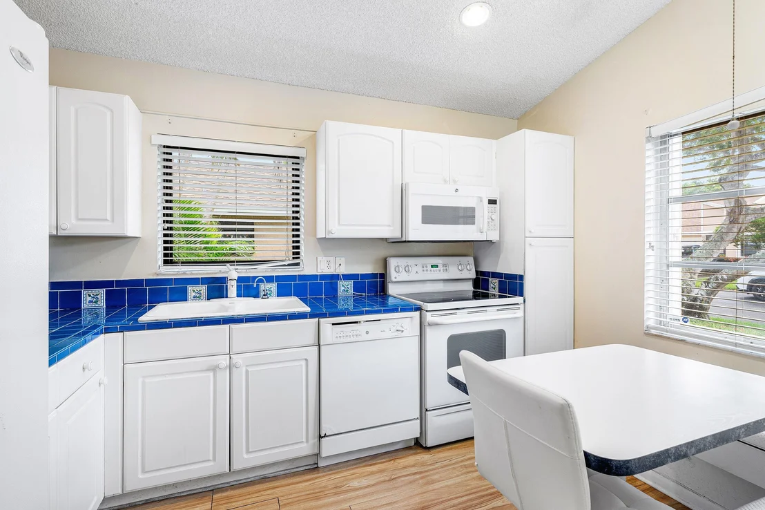 Photo of Unit D at 8077 Springtree Road