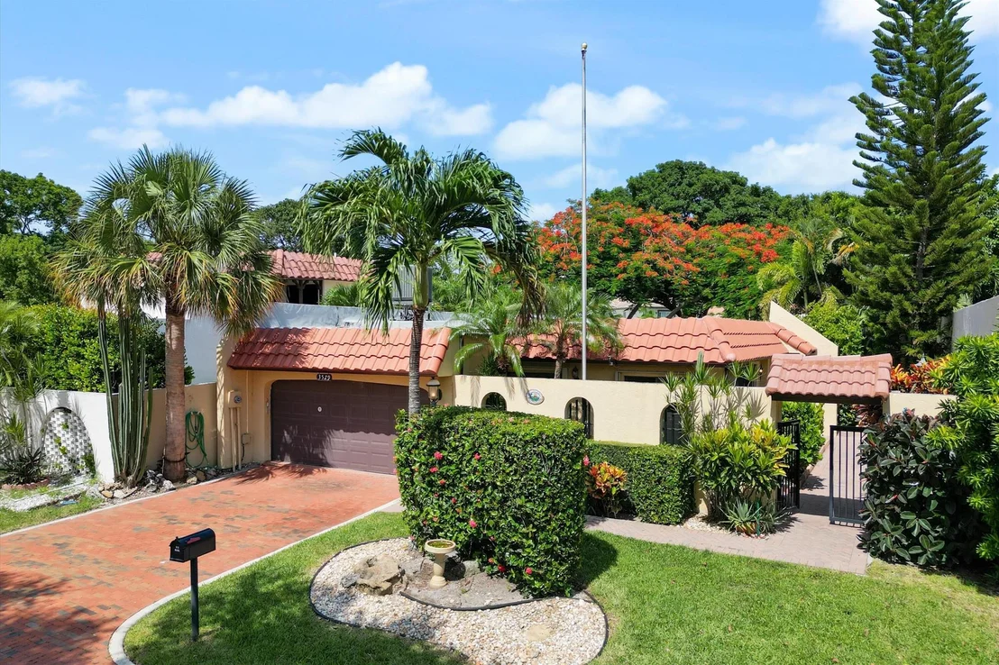 Photo of 3579 Commodore Circle