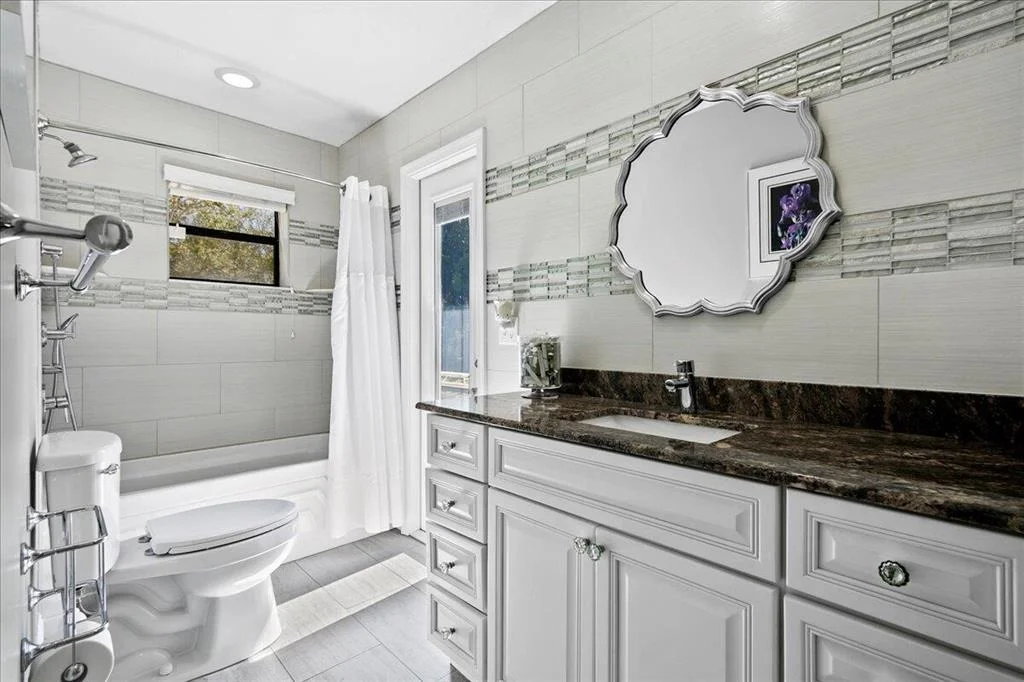 Photo of 901 Alamanda Drive