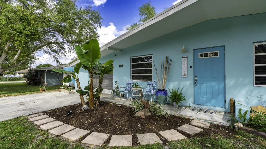 Photo of 3030 Summit Street