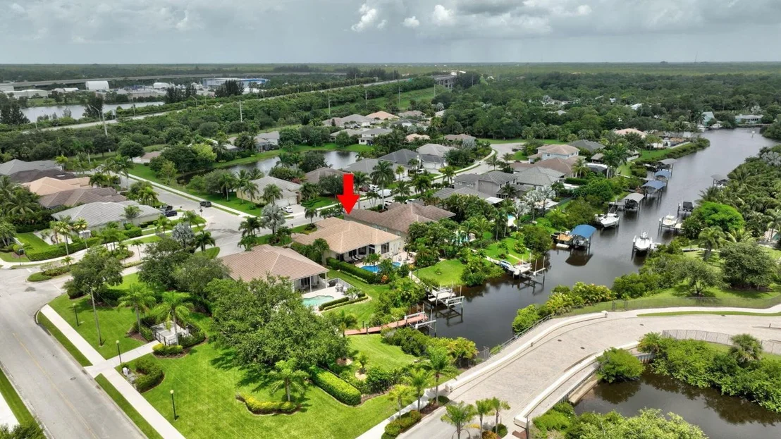 Photo of 699 SW River Bend Circle