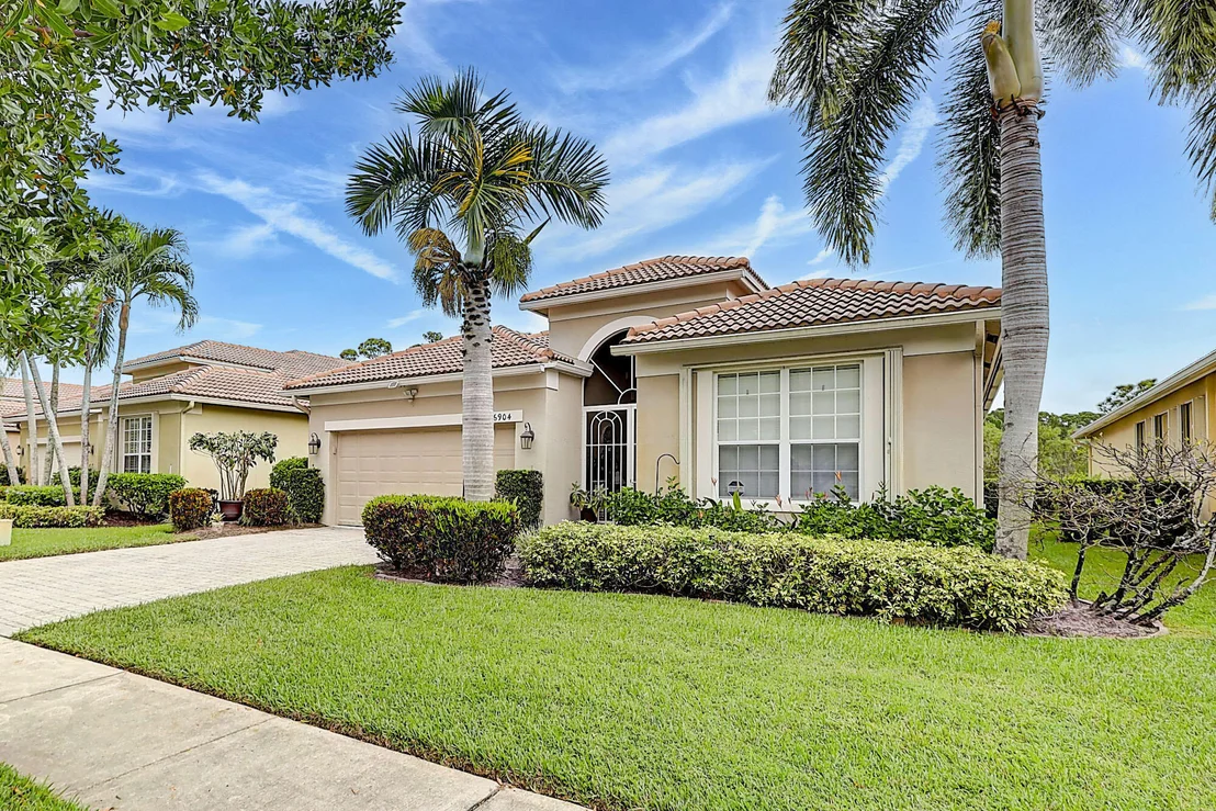Photo of 6904 SE Twin Oaks Circle