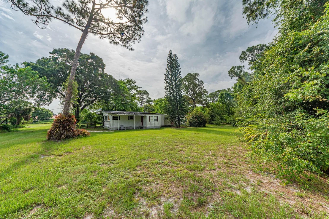 Photo of 5560 59th Terrace