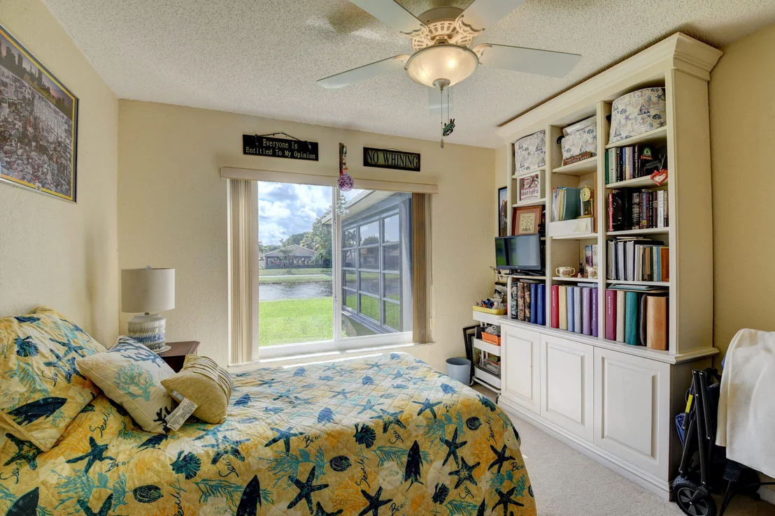 Photo of 5102 Mirror Lakes Boulevard