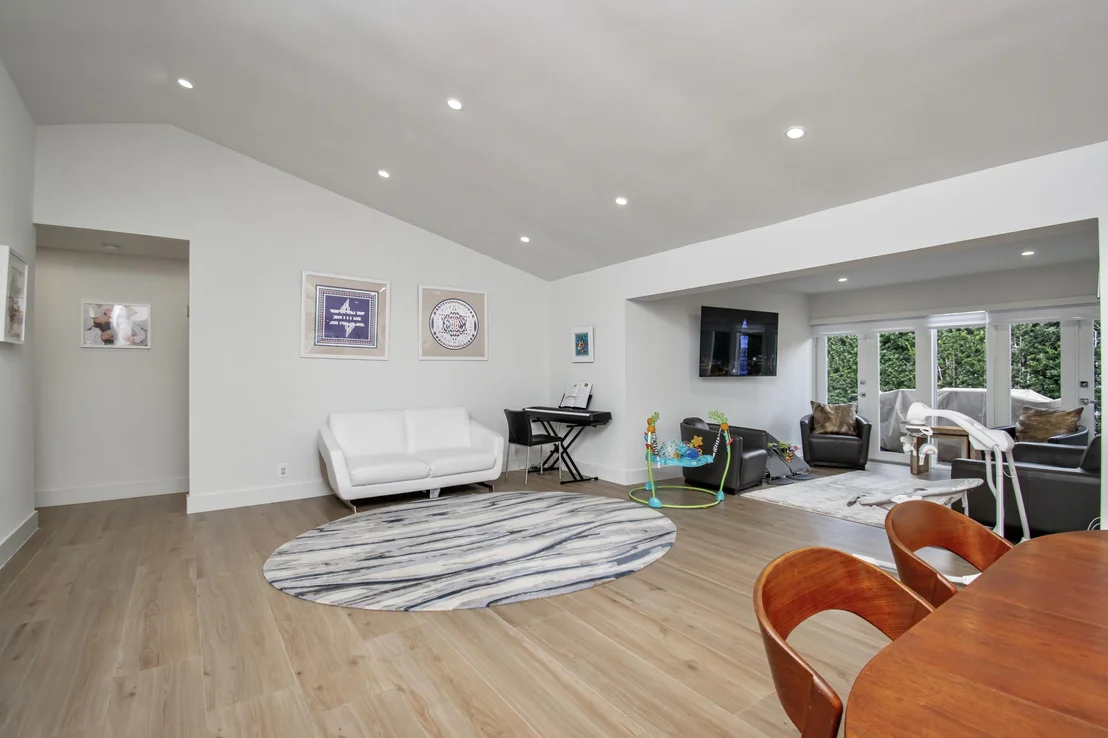 Photo of 7484 Malibu Crescent