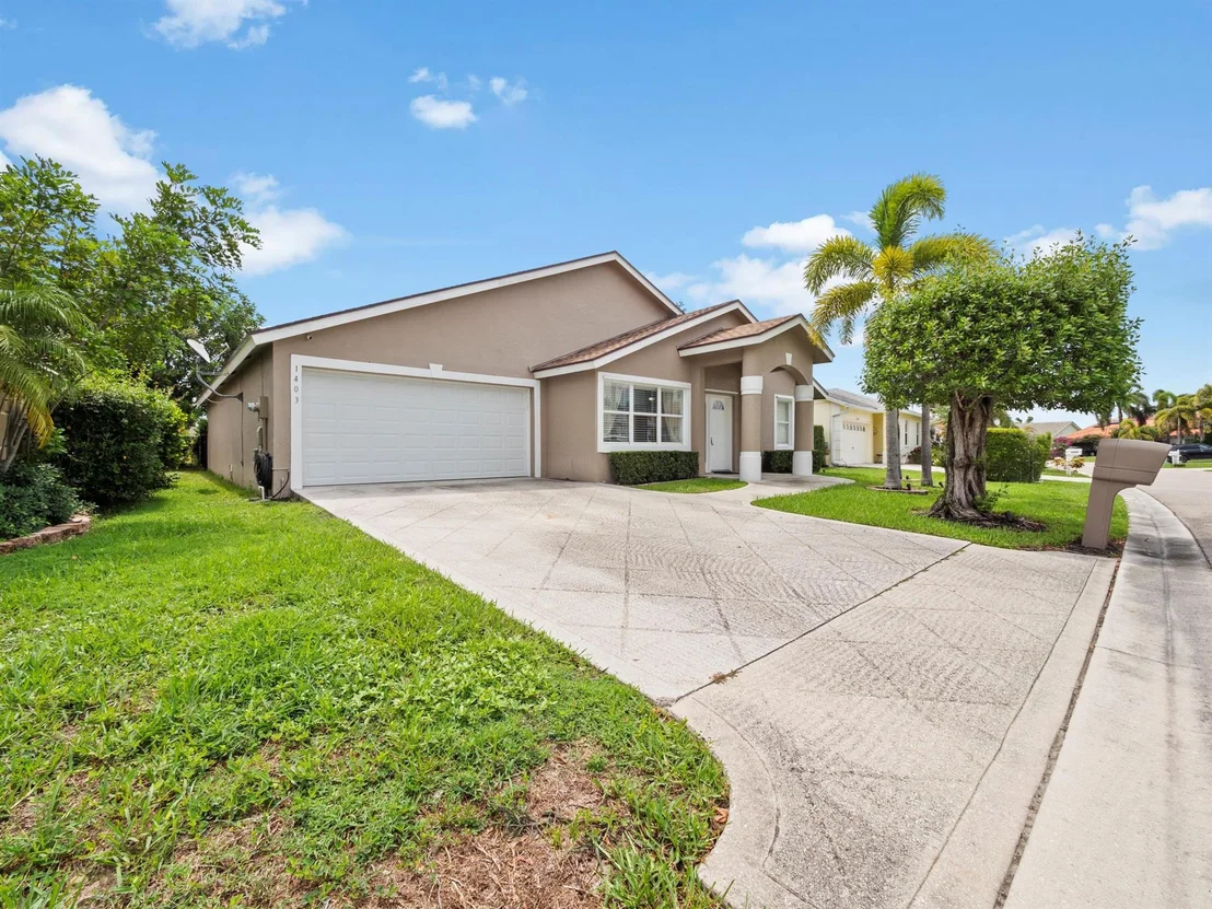 Photo of 1403 Fairway Circle