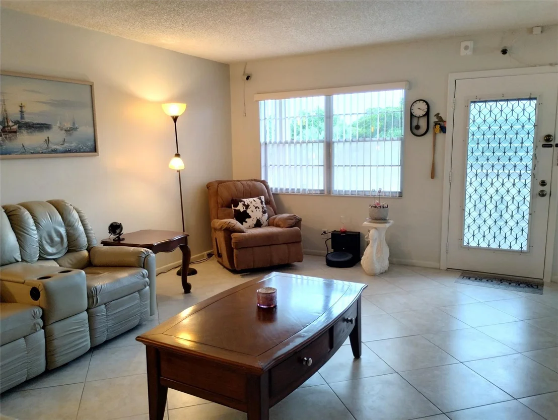 Photo of Unit H3 at 1905 Bermuda Circle
