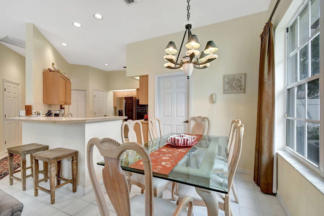 Photo of 2773 Hampton Circle S