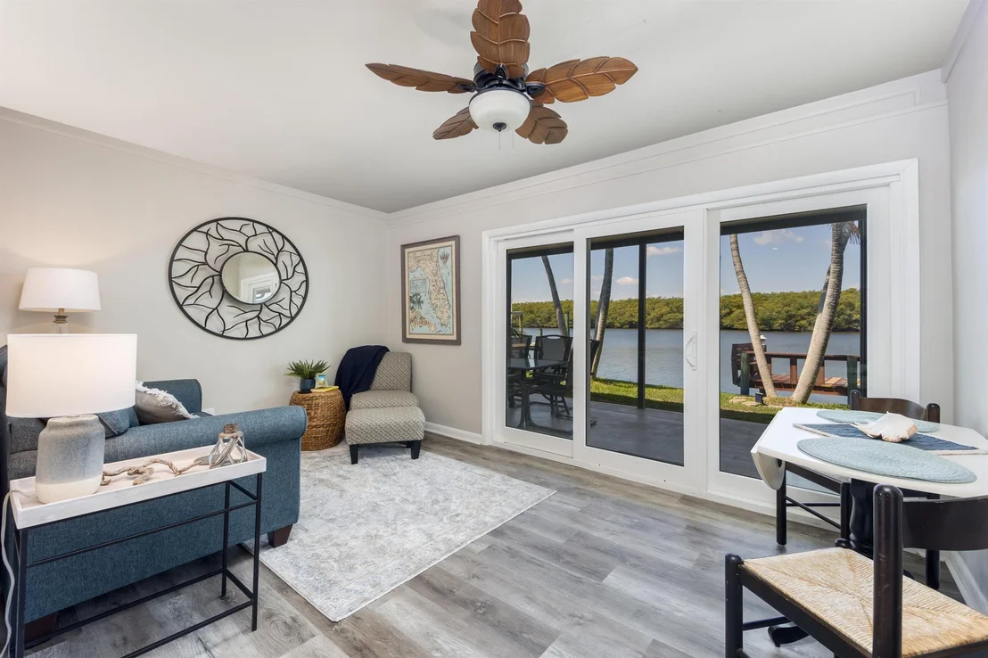 Photo of 140 SW Hideaway Place