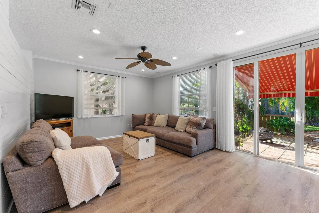 Photo of 9886 Warner Lane