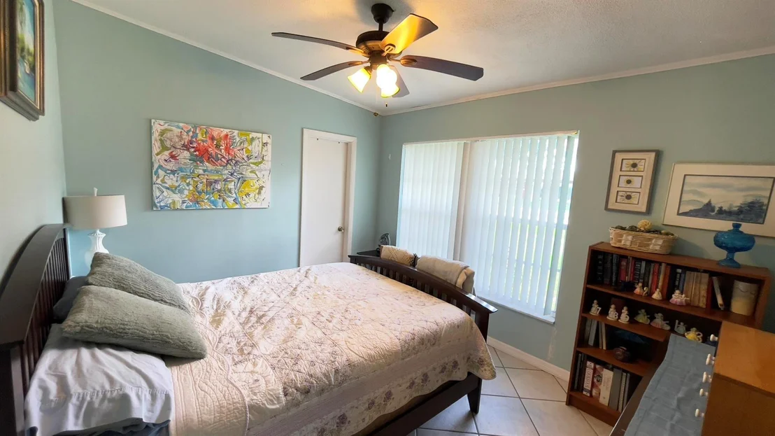 Photo of 886 Schumann Drive