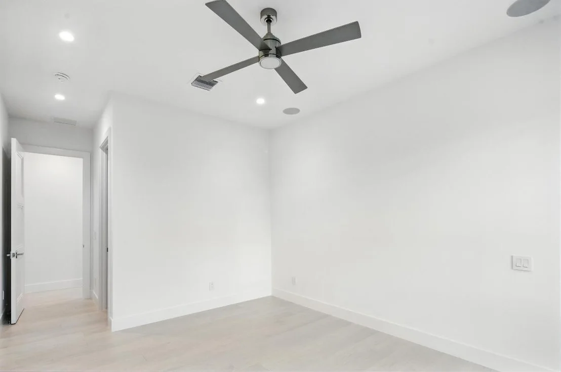 Photo of 700 NE 29th Place
