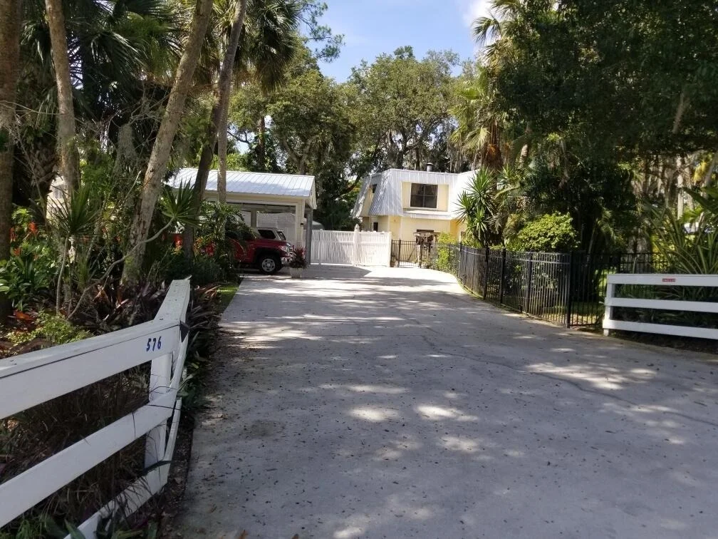 Photo of 576 SW Rustic Circle