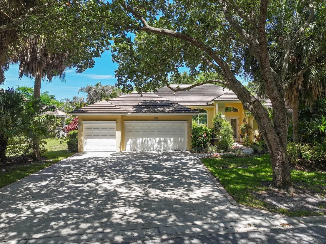 Photo of 153 N River Drive E
