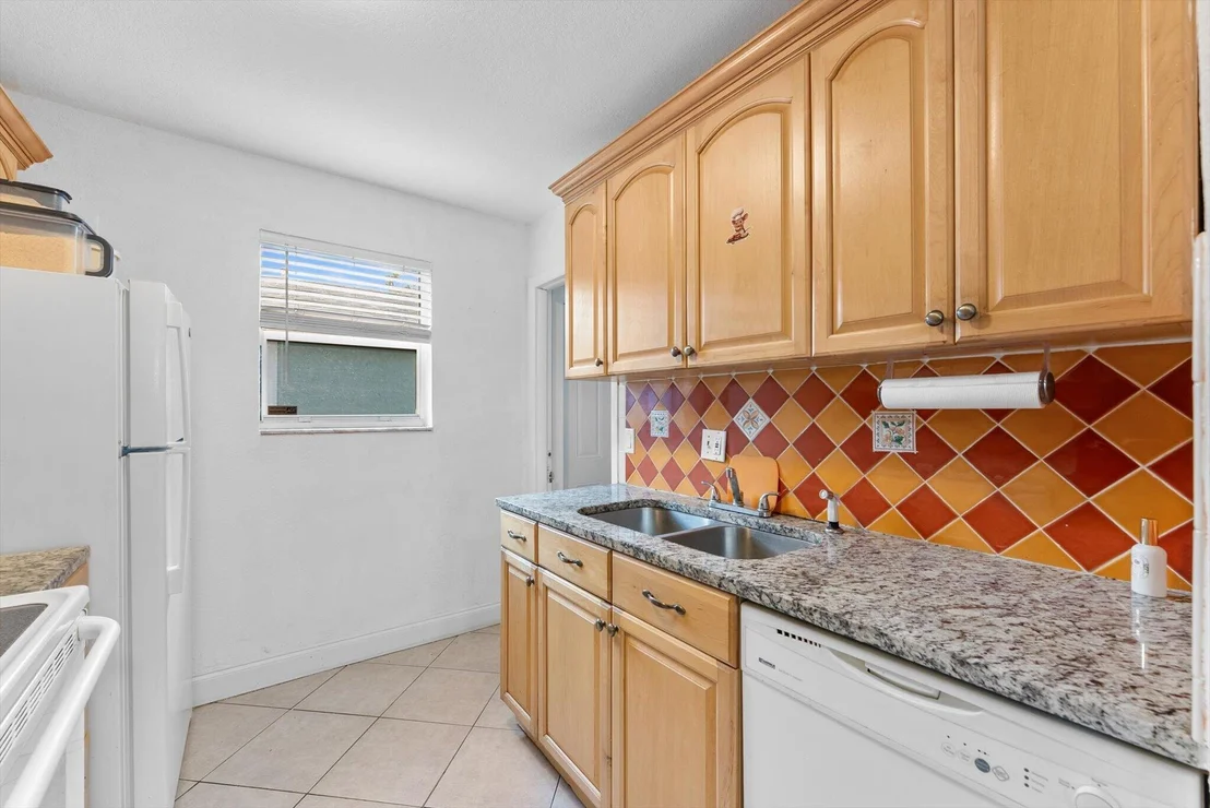 Photo of 2831 N Seacrest Boulevard