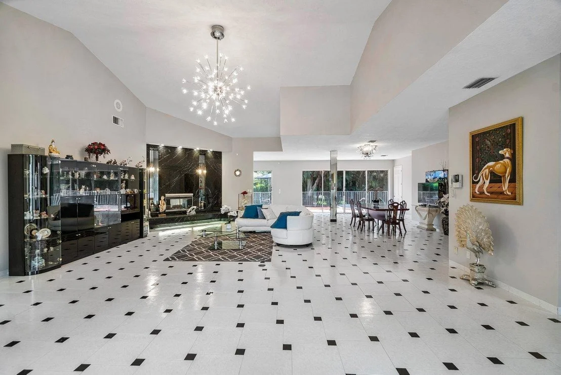 Photo of 648 Riviera Drive