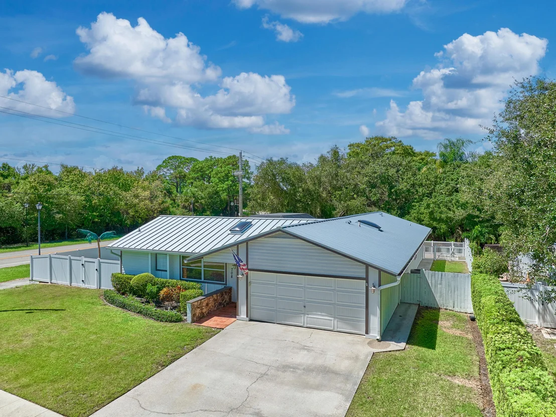 Photo of 708 Weldwood Road