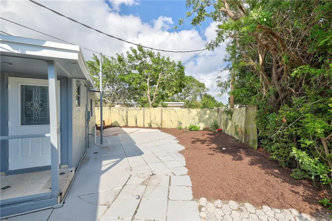 Photo of 5210 NE 16th Terrace