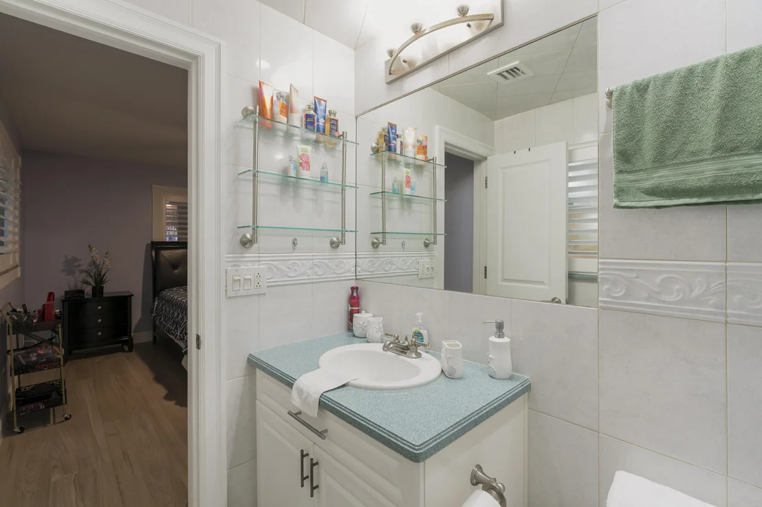 Photo of 851 SE 5th Avenue