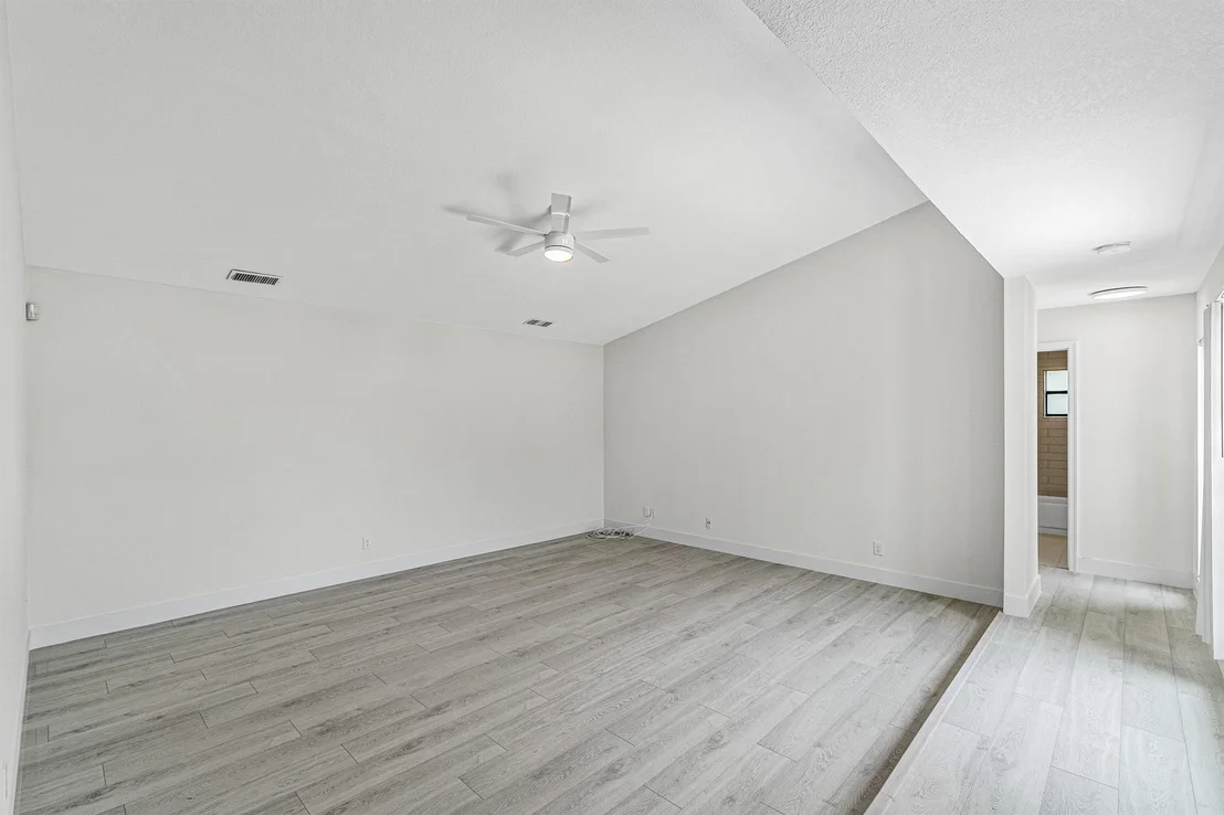 Photo of 1004 Manor Drive