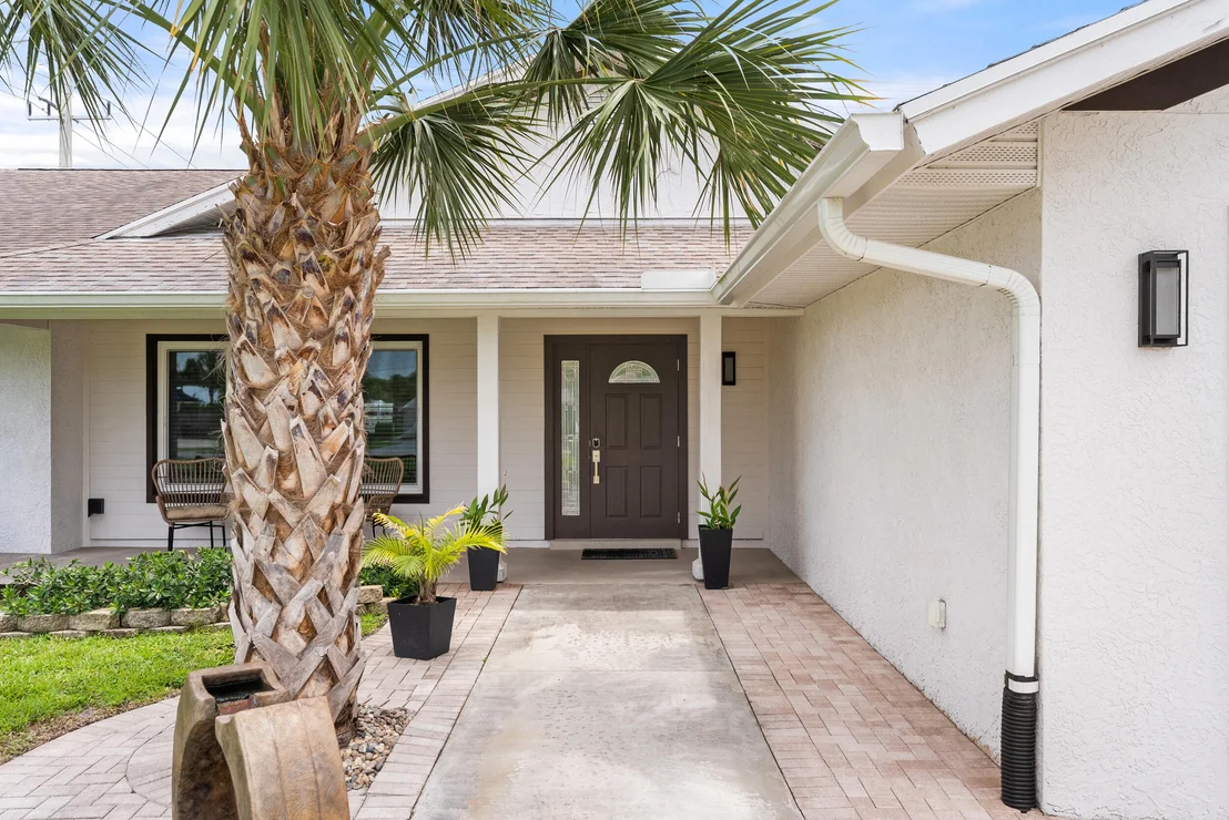 Photo of 701 SE Dolphin Drive