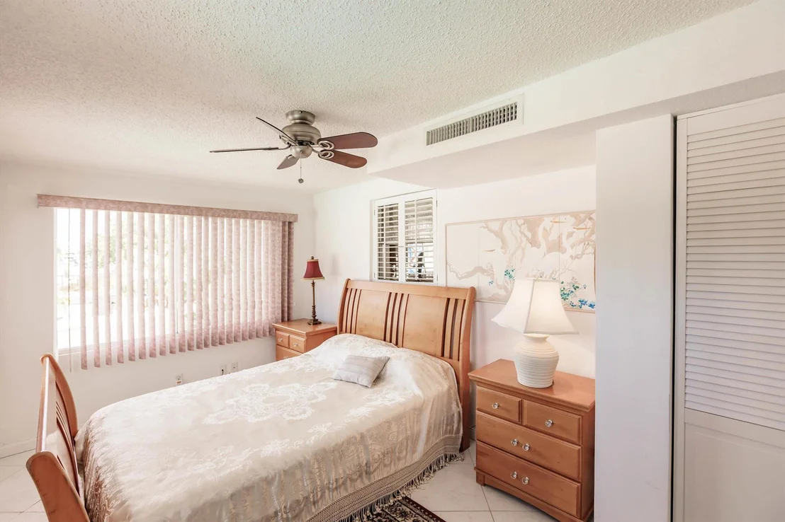 Photo of 2425 SE 12th Street