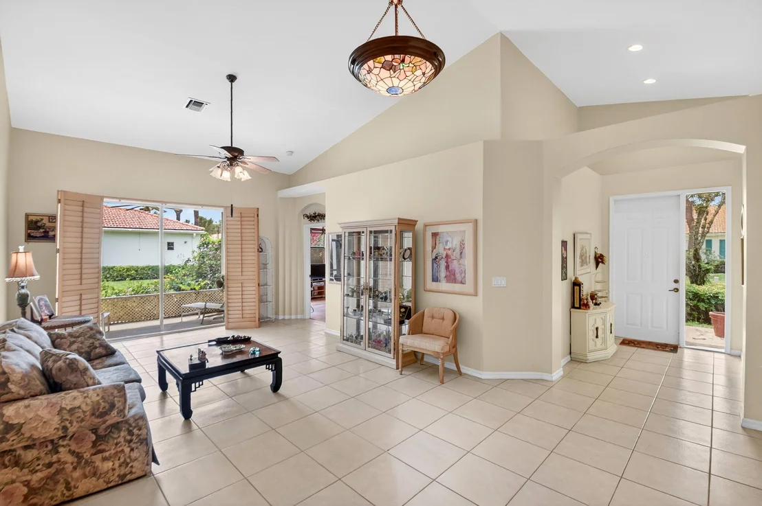 Photo of 6276 Heliconia Road