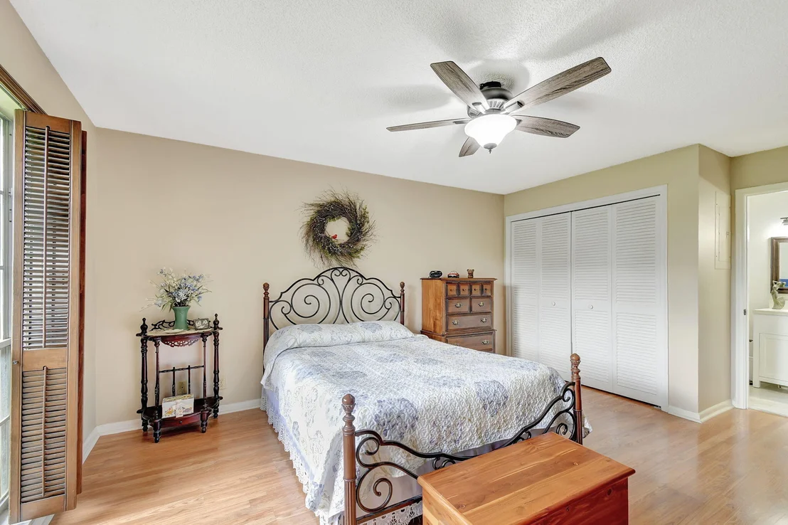 Photo of 8 W Cypress Road