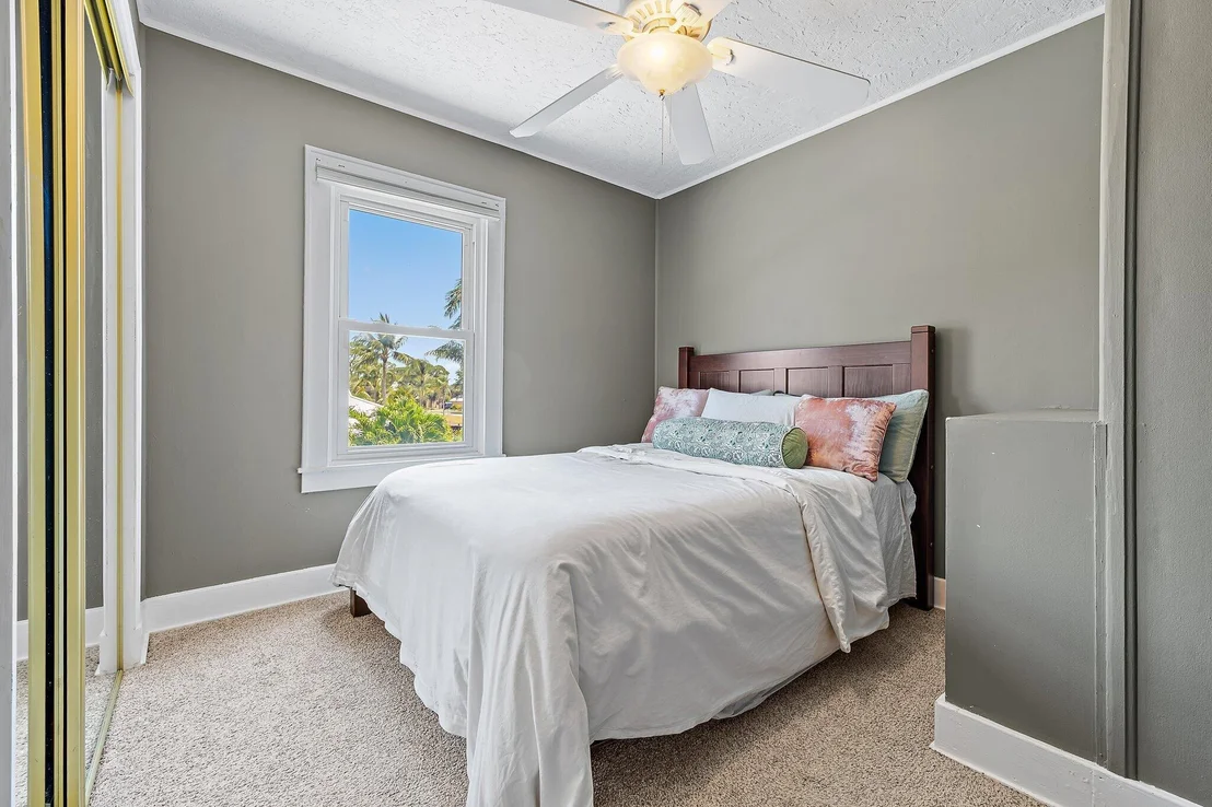 Photo of 715 Warren Drive