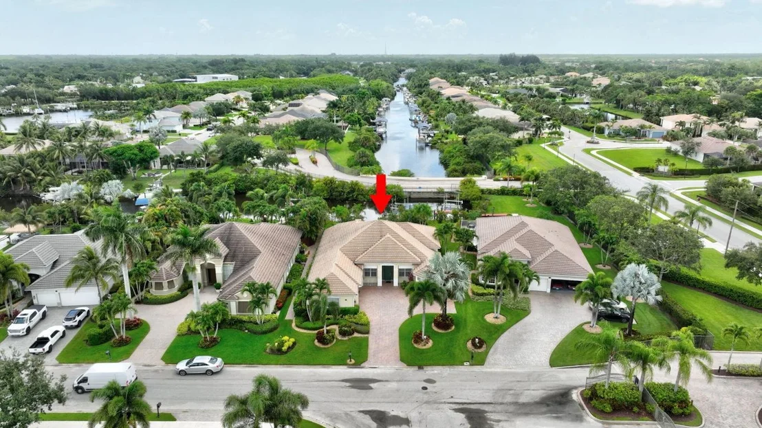 Photo of 699 SW River Bend Circle