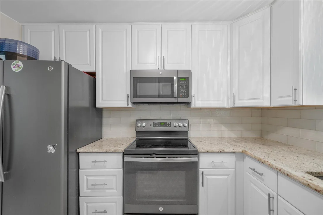 Photo of 117 E Riverside Drive