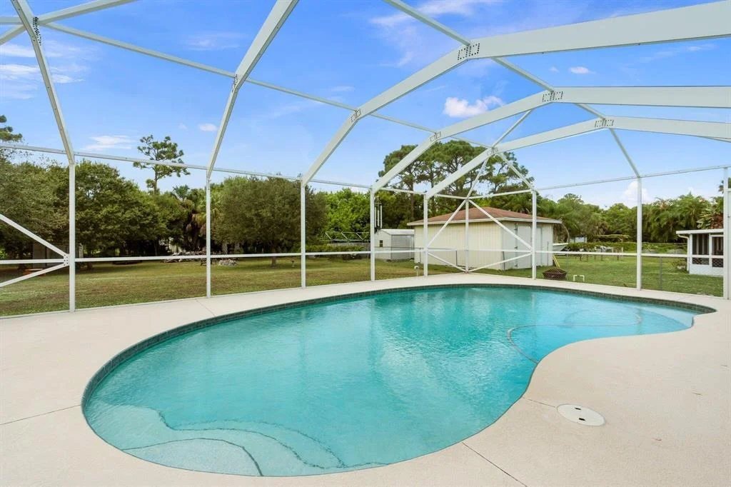 Photo of 5501 Pinetree Drive