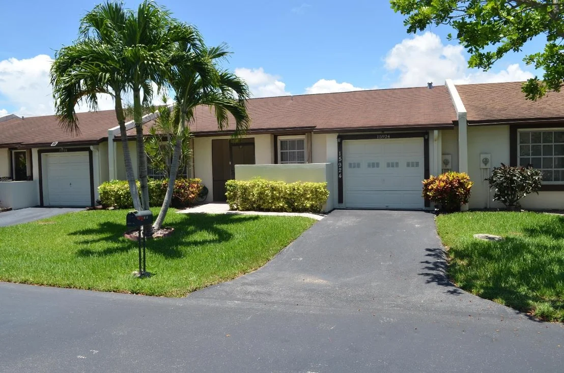 Photo of 15924 Laurel Oak Circle