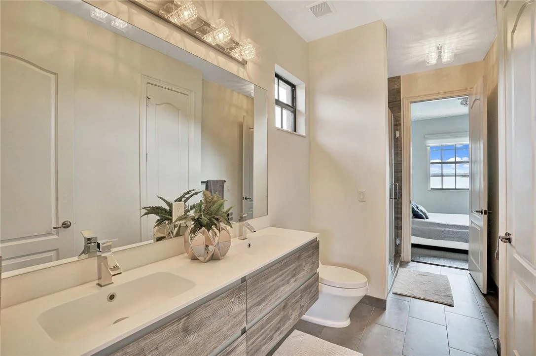Photo of 8760 Lakeview Drive