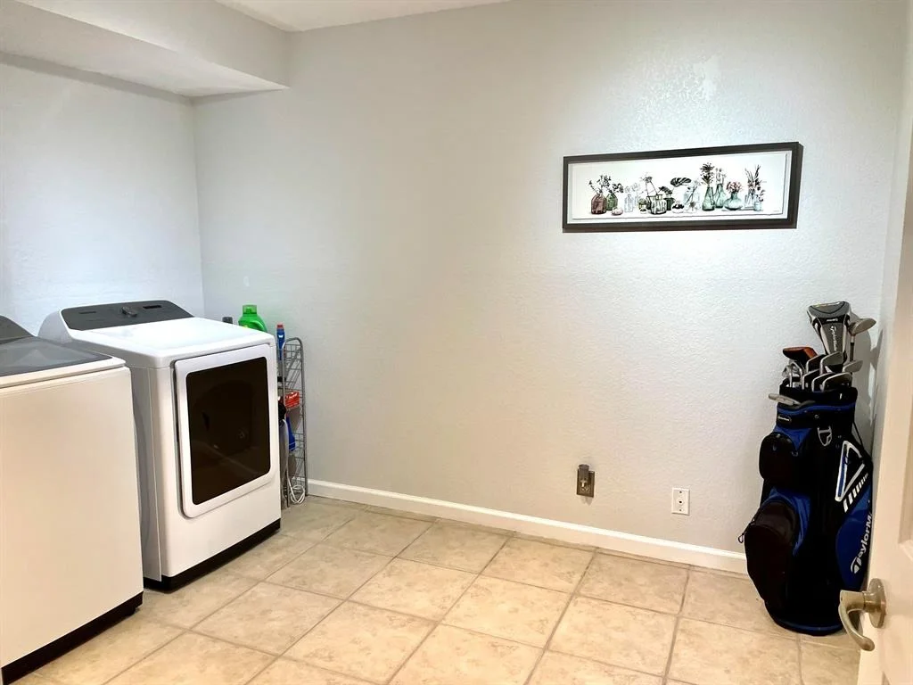 Photo of Unit B at 8171 Thames B Boulevard