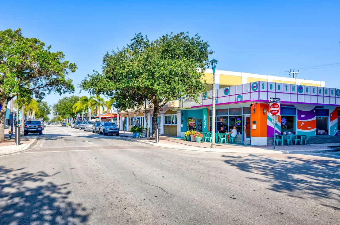 Photo of Unit 607 at 511 Lucerne Avenue