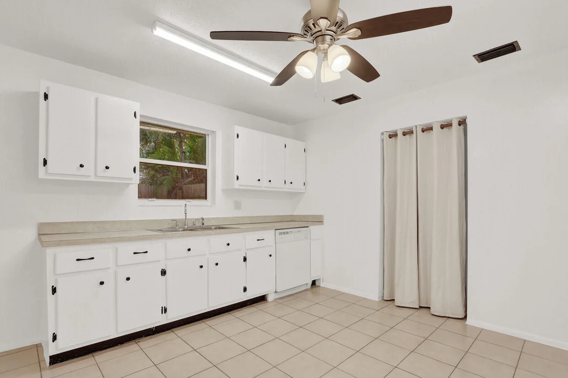 Photo of 357 Garden Boulevard