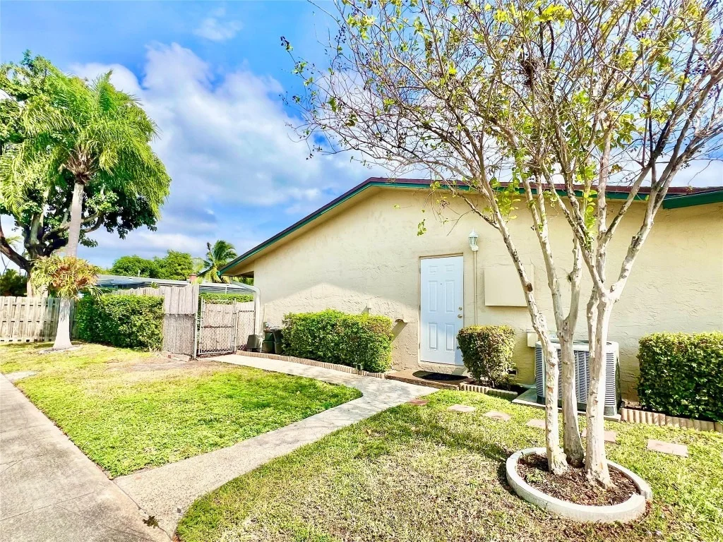 Photo of 10571 Sunset Strip