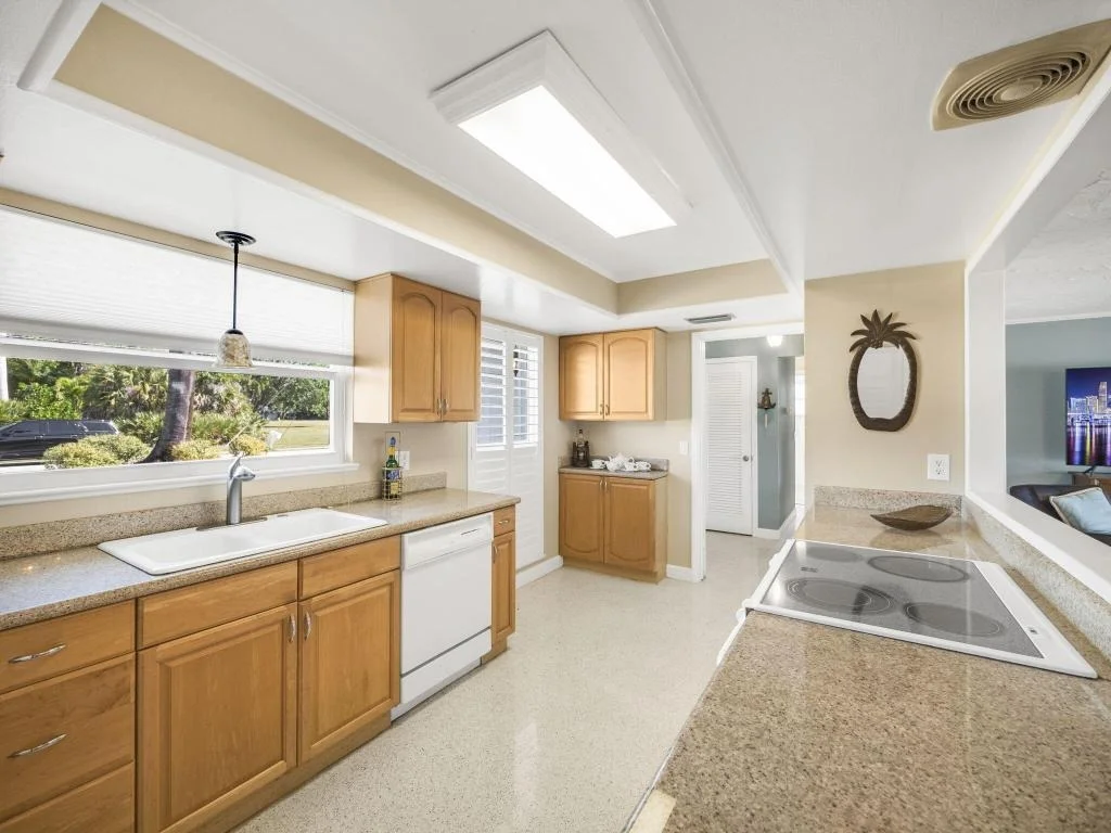 Photo of 1580 NW Lakeside Trail