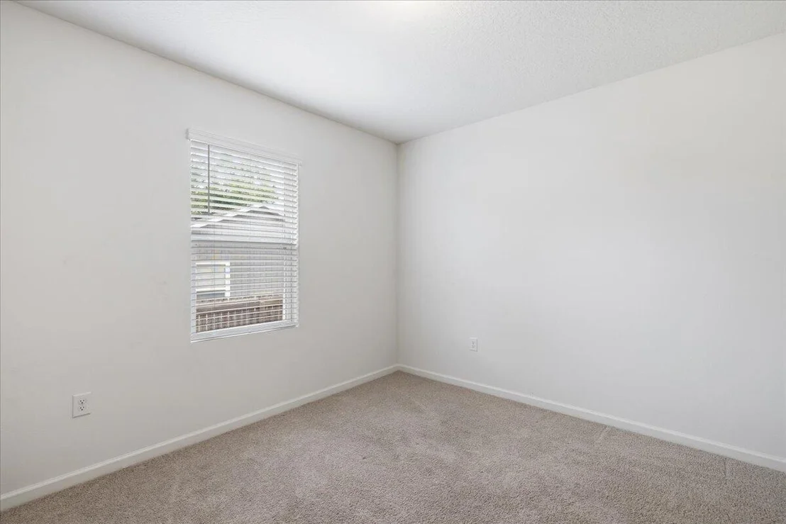 Photo of 1072 Roseland Road